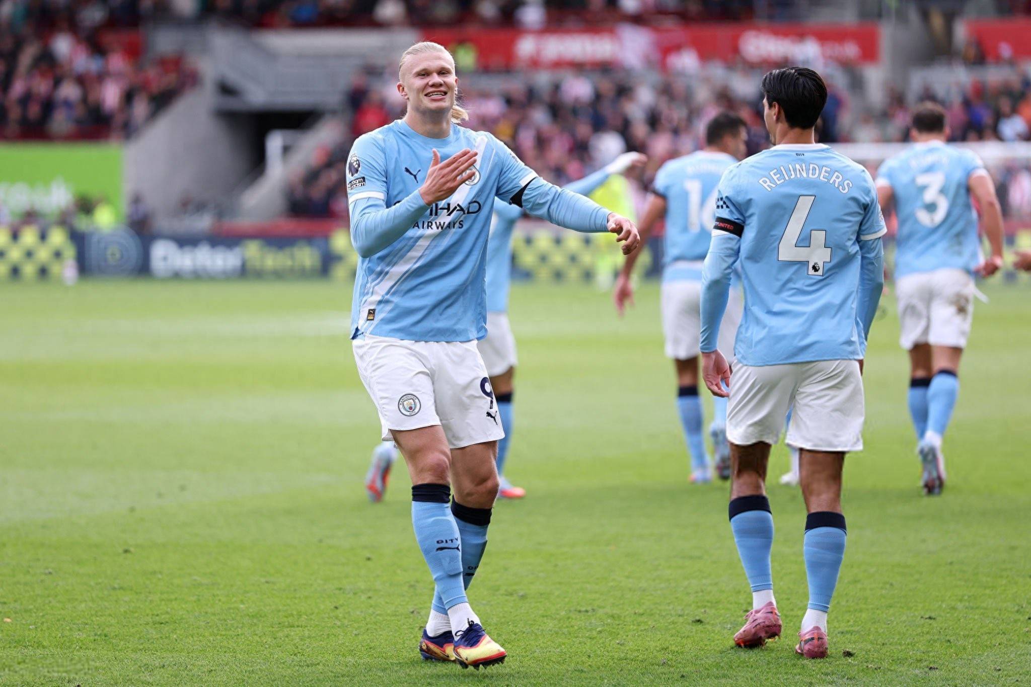 五大联赛积分榜：阿森纳2分领跑英超，巴萨4分优势领跑西甲，拜仁8分断层领先（五大联赛积分榜：英超阿森纳领先2分，西甲巴萨以4分居首，拜仁8分优势形成断层）