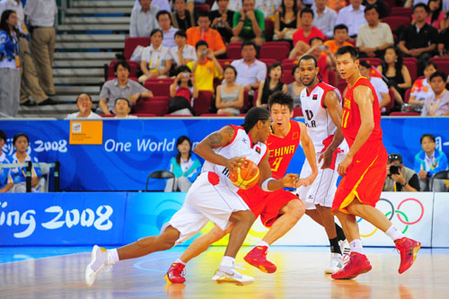 阿诺德：我对受伤感到非常沮丧，皇马球迷们2026年见（阿诺德坦言伤病令他沮丧：皇马球迷，2026年再会）