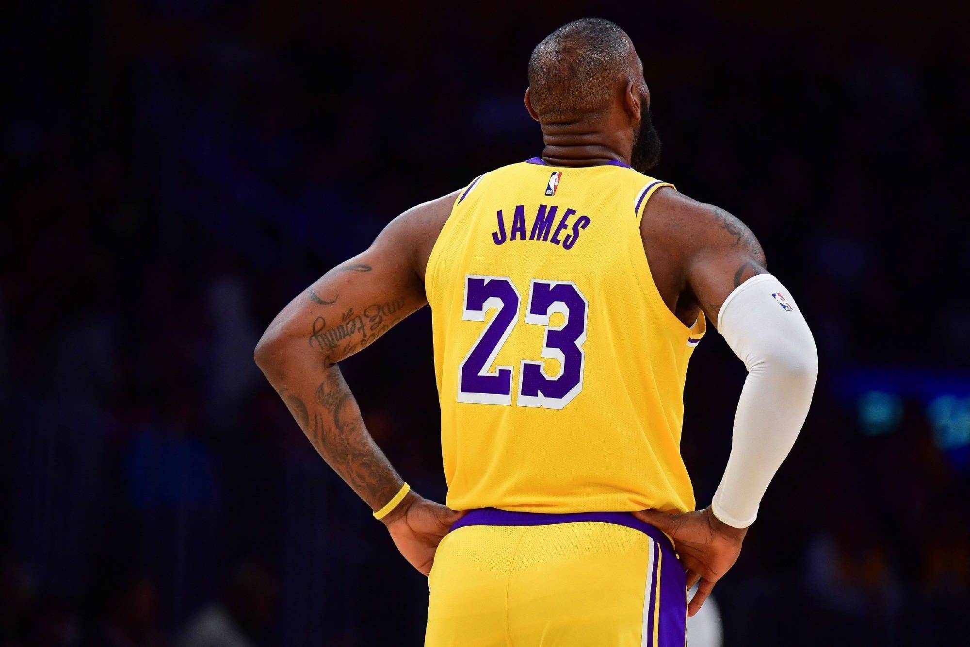 为何亲斯内德？穆帅：斯内德给了我三冠王，那是最棒的一年（穆帅谈为何偏爱斯内德：他助我夺三冠，那是我最好的一个赛季）