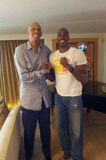 小科普：杨瀚森两次换下开拓者被打出10-0和13-0，最后输23分（赛场小科普：杨瀚森两度下场，开拓者先后被打出10-0与13-0，最终输23分）