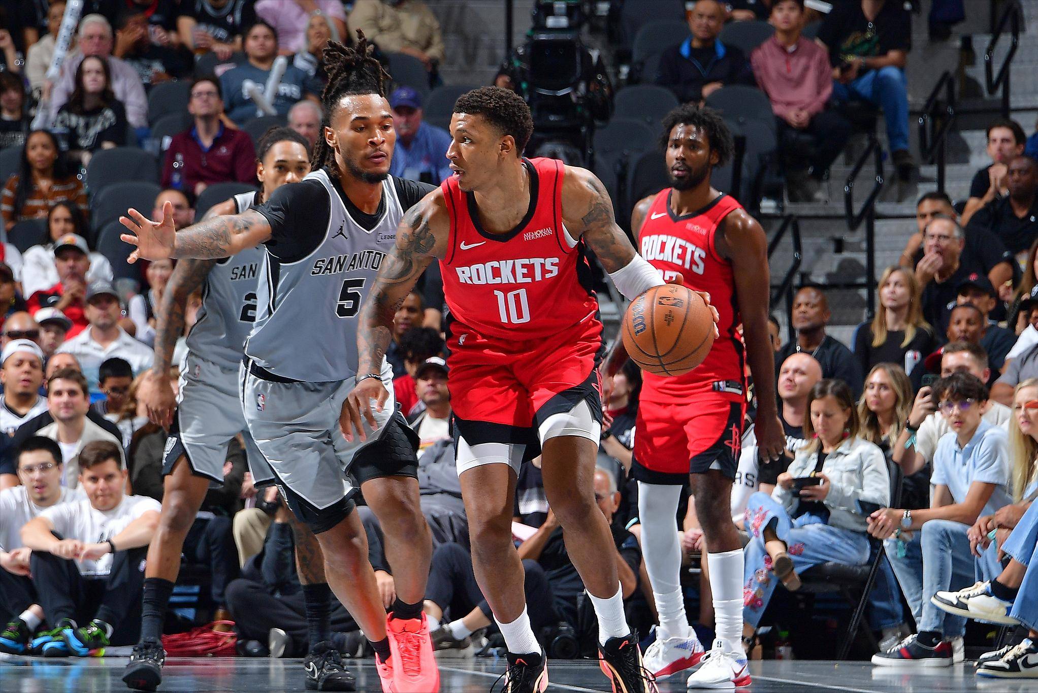 中国足协发起2025全民足球挑战，多名英超球员前来助阵（中国足协启动2025年全民足球挑战赛，多位英超球星应邀助阵）