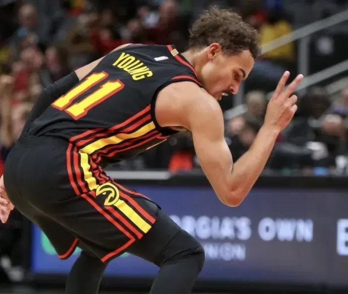 詹姆斯关键时刻稳住全队（关键时刻詹姆斯力挽狂澜稳住球队）