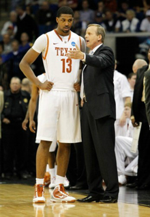 葡体中场西蒙斯：拜仁是支非常强大的球队，我们可以昂首离开（葡体中场西蒙斯：拜仁极具实力，我们依旧能昂首离场）