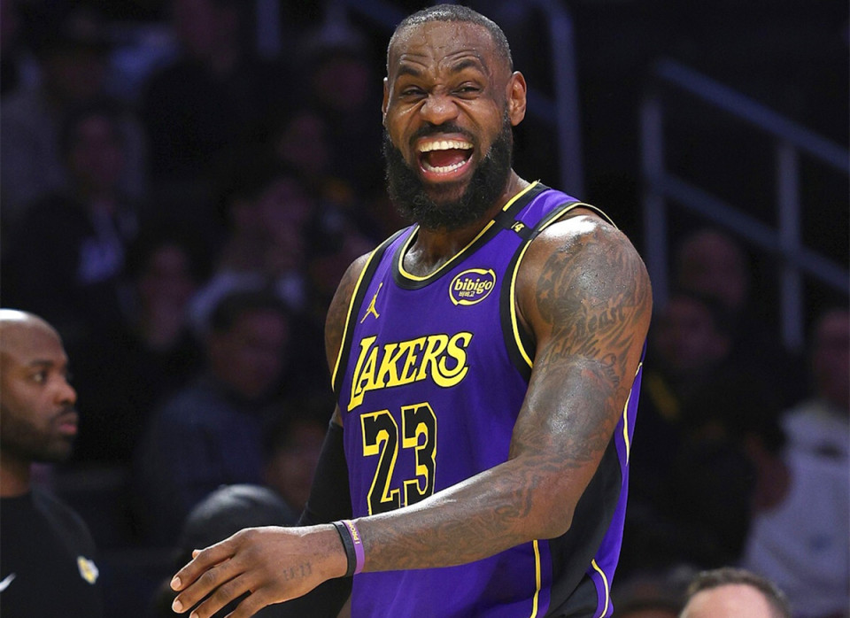 4-3险胜布莱顿＋斩获联赛4连胜＋跃居积分榜第3位＋各项赛事6连胜（4-3力克布莱顿，联赛四连胜升至第3，各项赛事豪取六连胜）