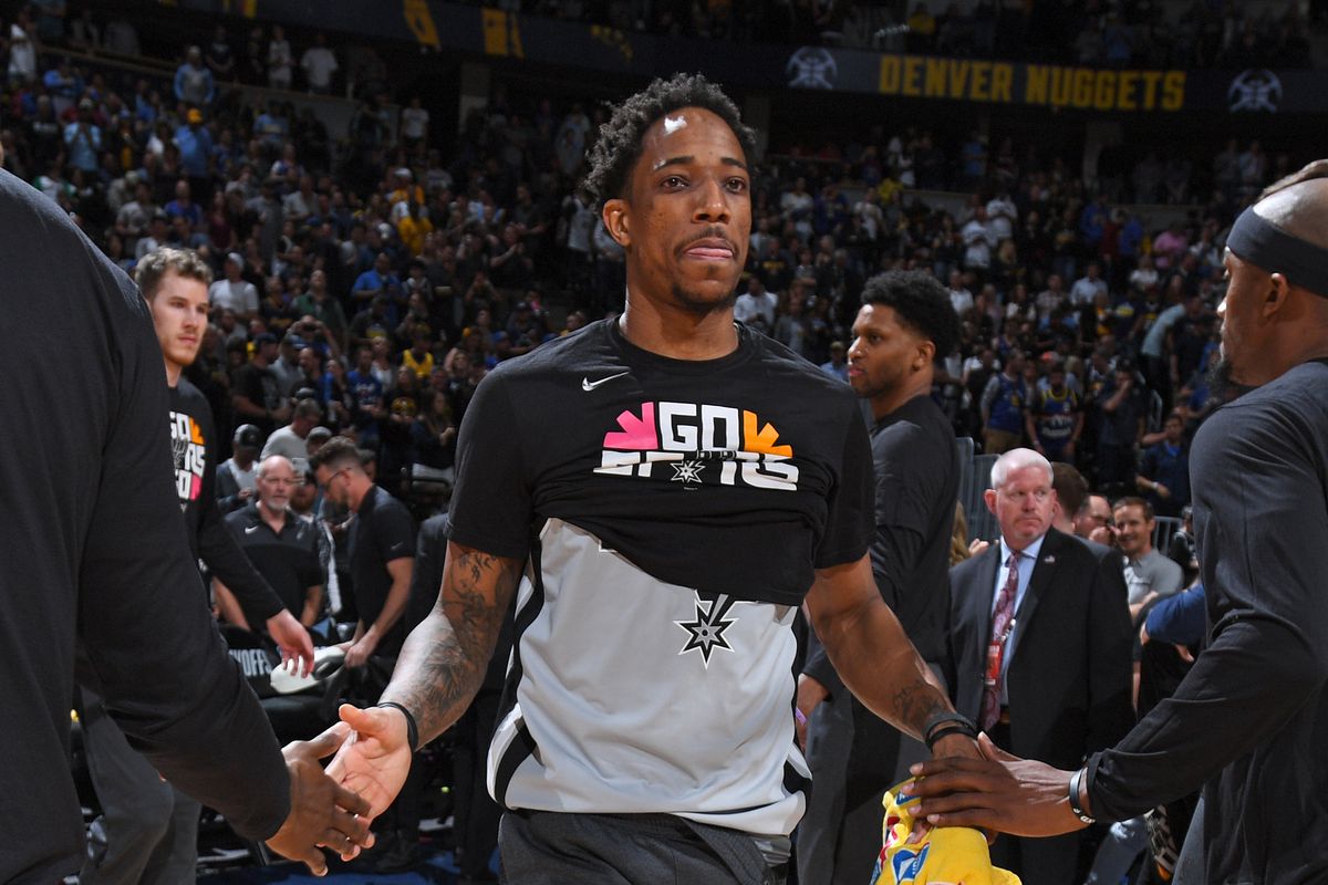 足球世界杯两队提前晋级，最后一轮无悬念（世界杯两队已提前晋级，收官战失去悬念）