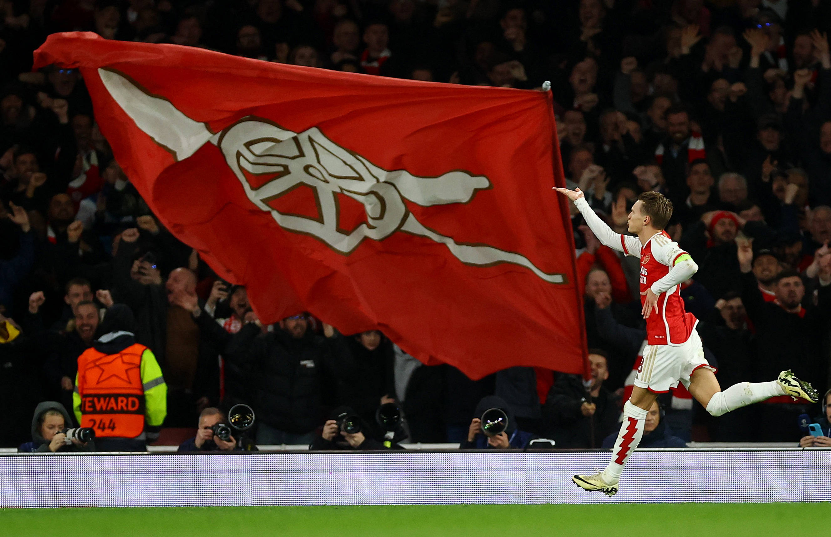 齐沃：作为意甲球队，国米两进欧冠决赛无论如何都配得上称赞（齐沃：国米身为意甲劲旅，两度闯入欧冠决赛当得起赞誉）