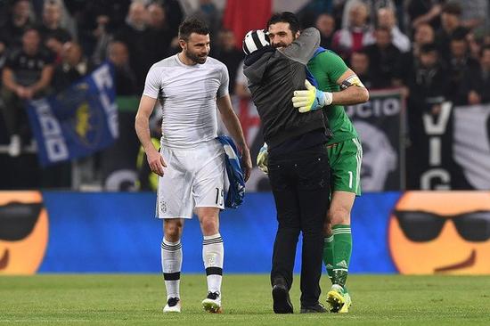 斯基拉：那不勒斯依然想租梅努，球员也想要获得更多出场机会（斯基拉：那不勒斯仍盼租借梅努，球员也渴望增加出场时间）