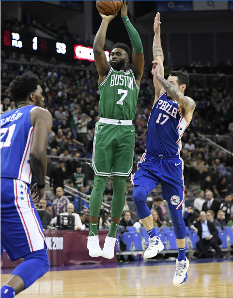 科尔谈巴特勒重摔在地：他说全身都疼，但他接管了比赛（科尔：巴特勒重摔后称全身疼痛，却仍接管比赛）