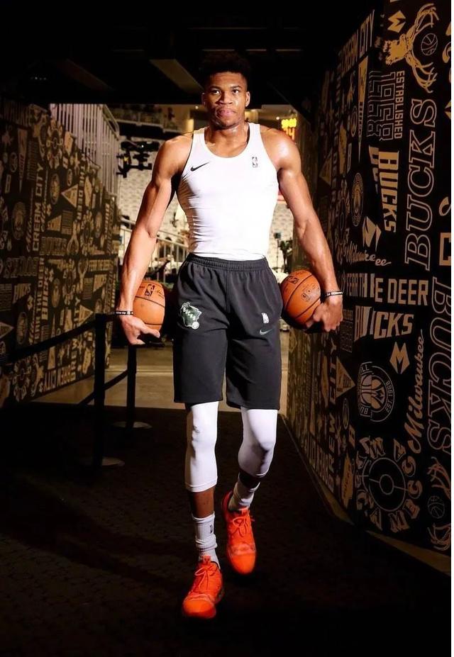 时隔27年重返世界杯正赛，苏格兰多地机场打出广告牌标语庆祝（苏格兰时隔27年再入世界杯正赛，多地机场打出广告牌标语庆祝）