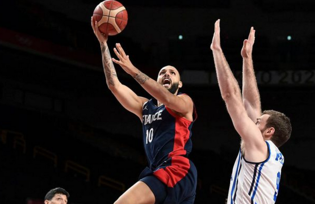 名记：马刺将卡斯尔视为文班的完美搭档 若交易他换谁我都会震惊（知名记者：马刺认定卡斯尔是文班的理想搭档，若将其交易不管换谁我都会震惊）