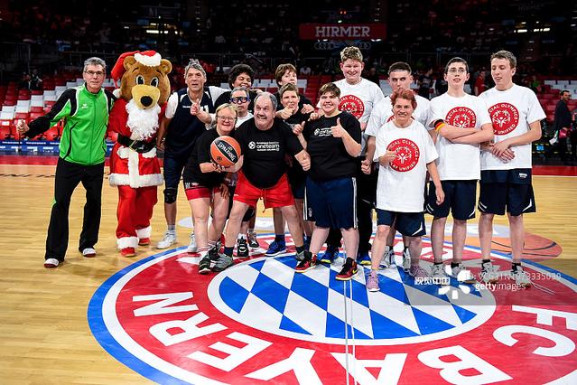 六台：阿隆索赛后没回更衣室，有些皇马球员认为谈判罚是借口（六台称：阿隆索赛后未回更衣室，部分皇马球员质疑“谈判罚”只是借口）