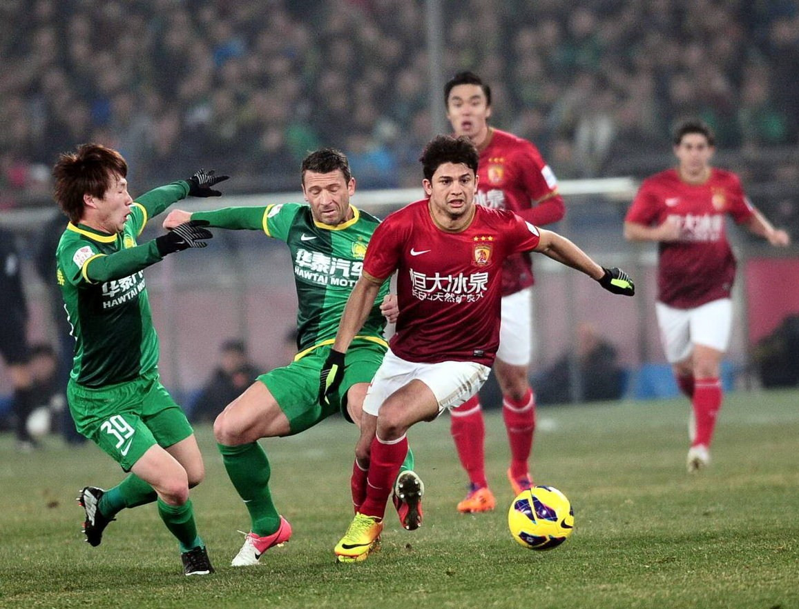 罗伯逊：萨拉赫是队史最佳之一，希望能继续与他并肩作战（罗伯逊盛赞萨拉赫为队史顶尖之一，盼继续与其并肩作战）