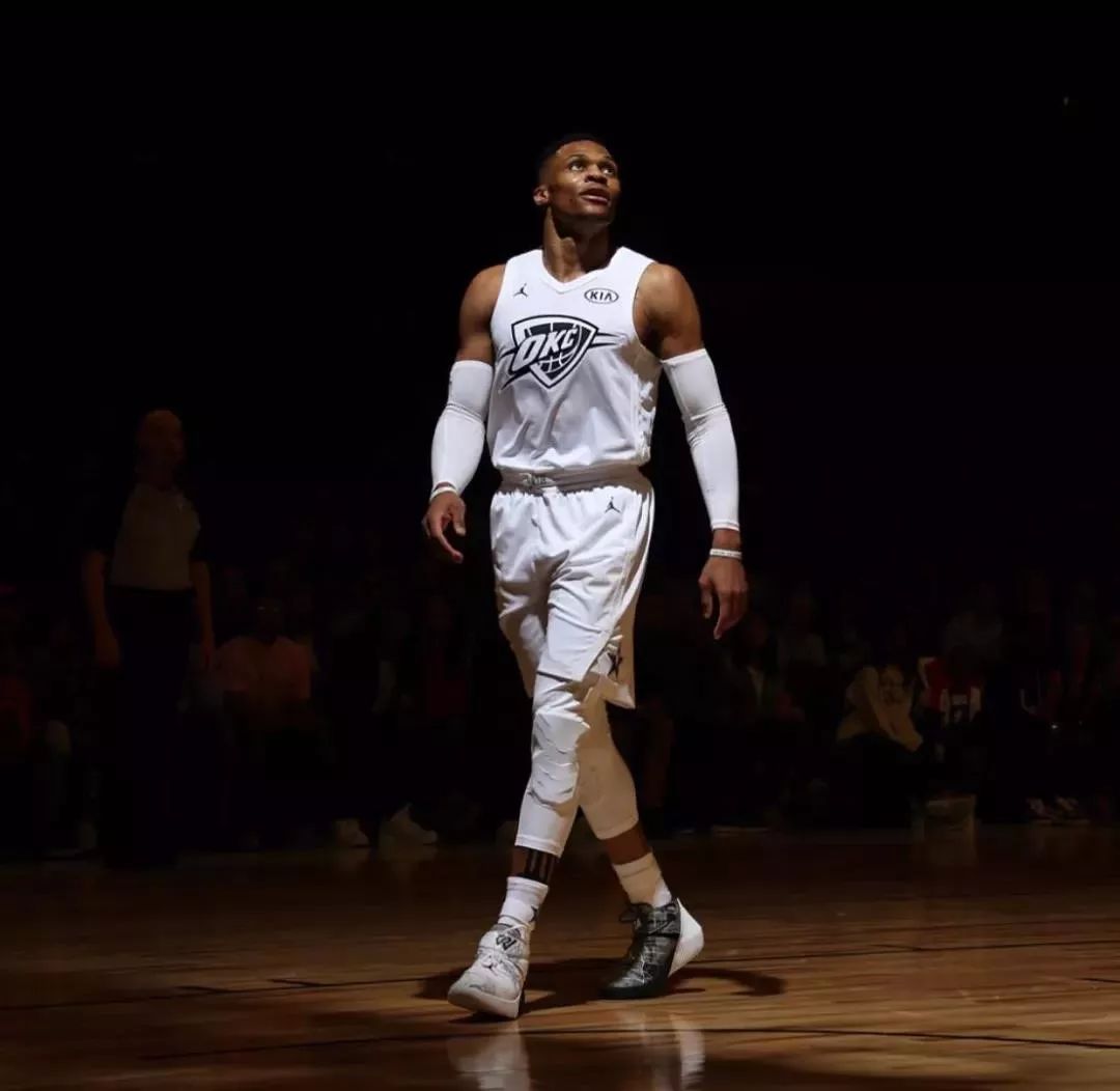 队报：大巴黎上诉成功，卢卡斯肘击染红禁赛减至两场（队报：巴黎申诉得手，卢卡斯肘击红牌停赛降至两场）